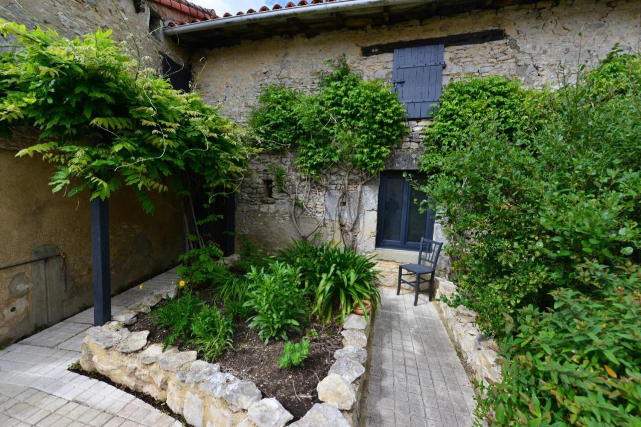 Chez Pique-Fesse Chambre D'Hote Saint-Martin-L'ars エクステリア 写真